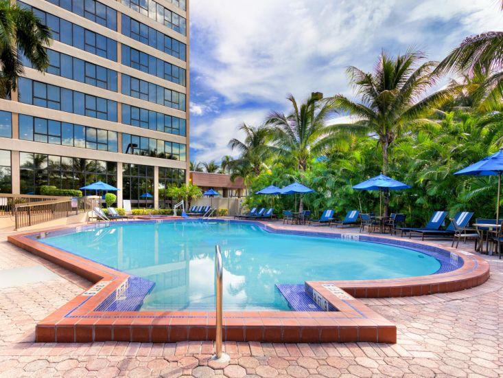 Holiday Inn Miami West - Airport Area By Ihg Хайлиа-Гарденс Экстерьер фото